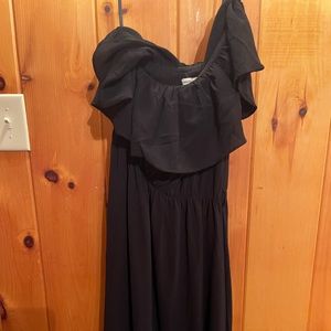 One shoulder black maxi